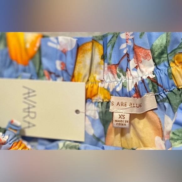 Avara Off Shoulder Top With  Lemon And Floral - Picture 3 of 6